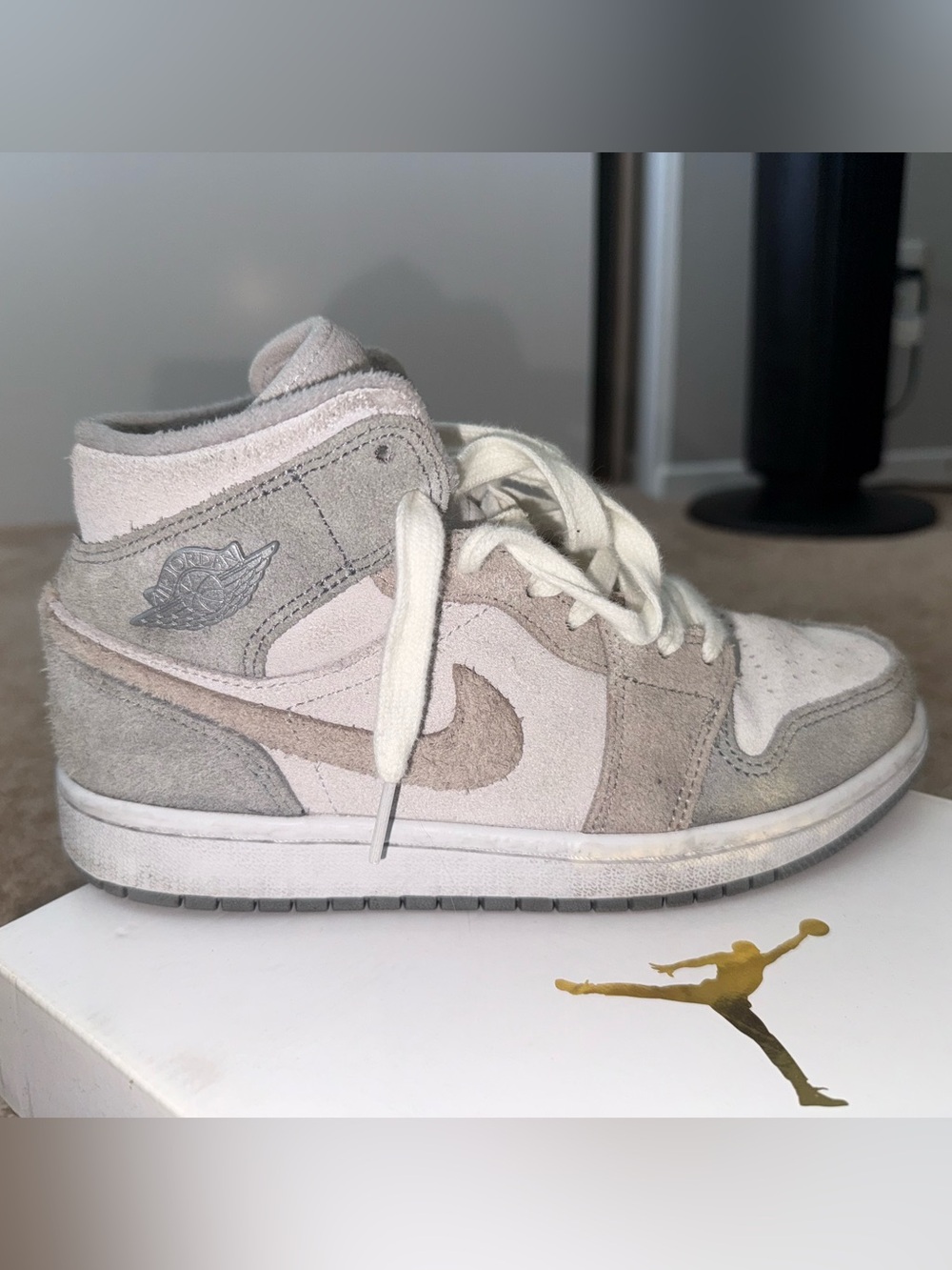 Women's Air Jordan 1 Mid SE 'Particle Grey' (Grey Fleece)
